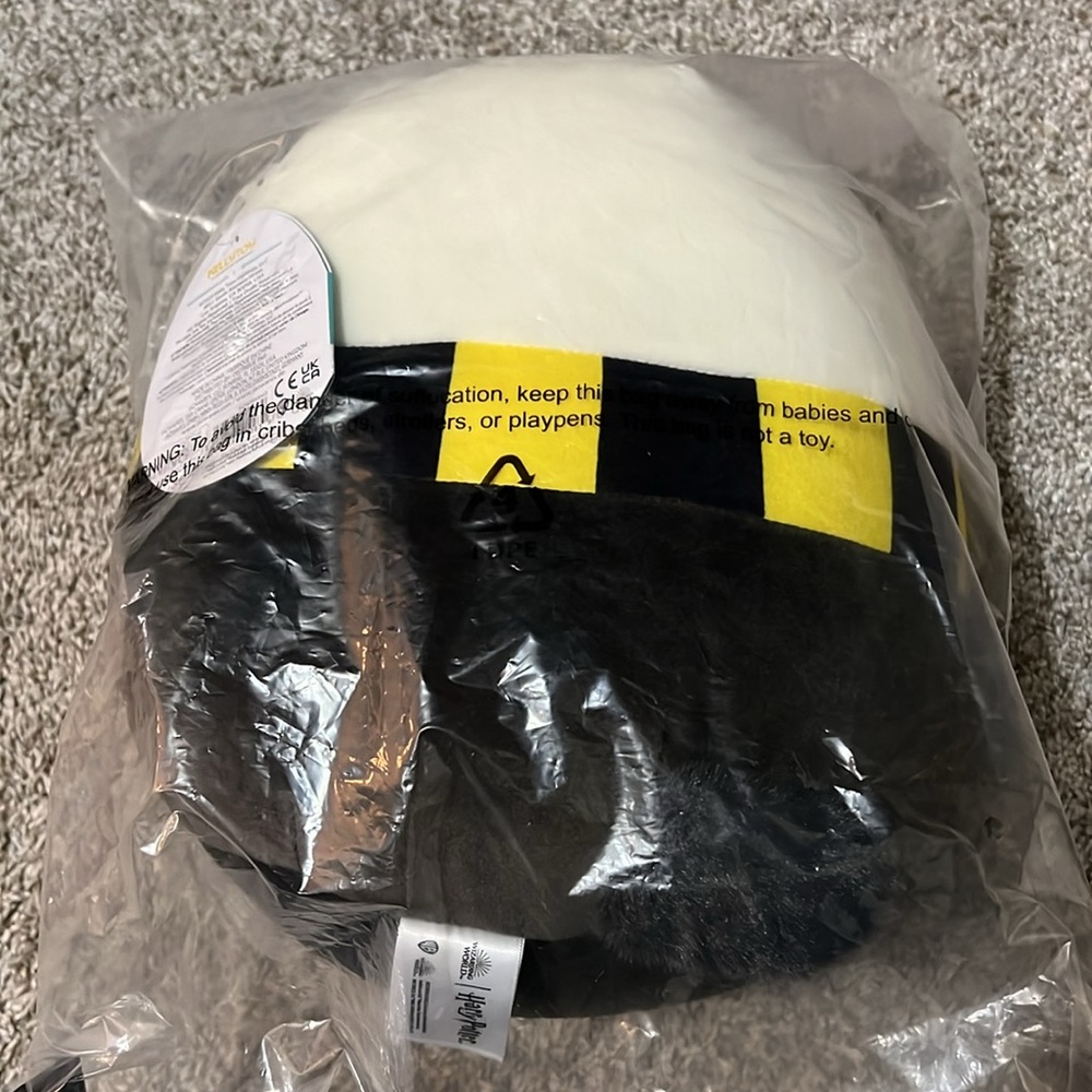 NWT. SQUISHMALLOWS Harry Potter Hufflepuff Badger Plush - Picture 3 of 7